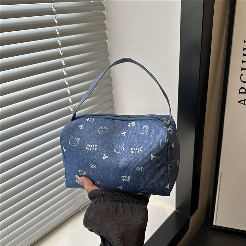 A sweet and stylish Japanese niche design handbag, a simple single-shoulder underarm bag, and a new printed fashionable bag full figure