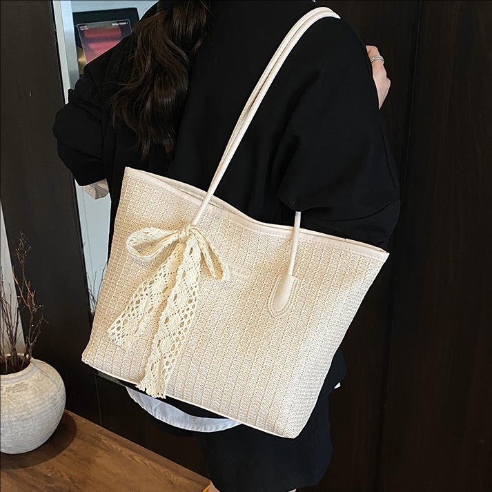 Trendy and fashionable large-capacity straw woven tote bag for women 2025 new style, casual seaside and beach vacation single-shoulder armpit bag full figure