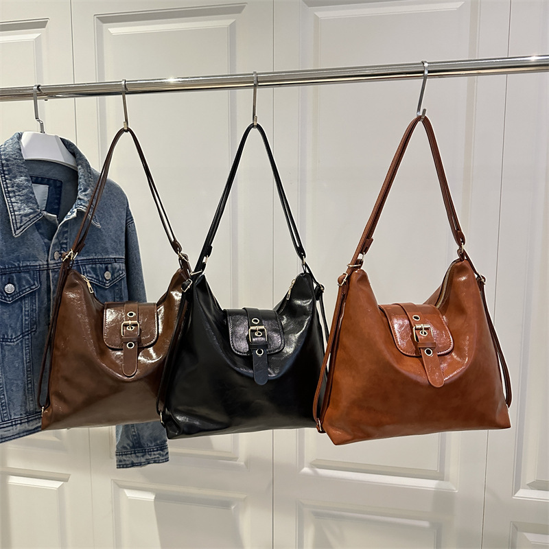 Women's backpack 2025 New Spring/Summer single-shoulder multi-functional large-capacity commuter bag Tote crossbody bag Application Scenario