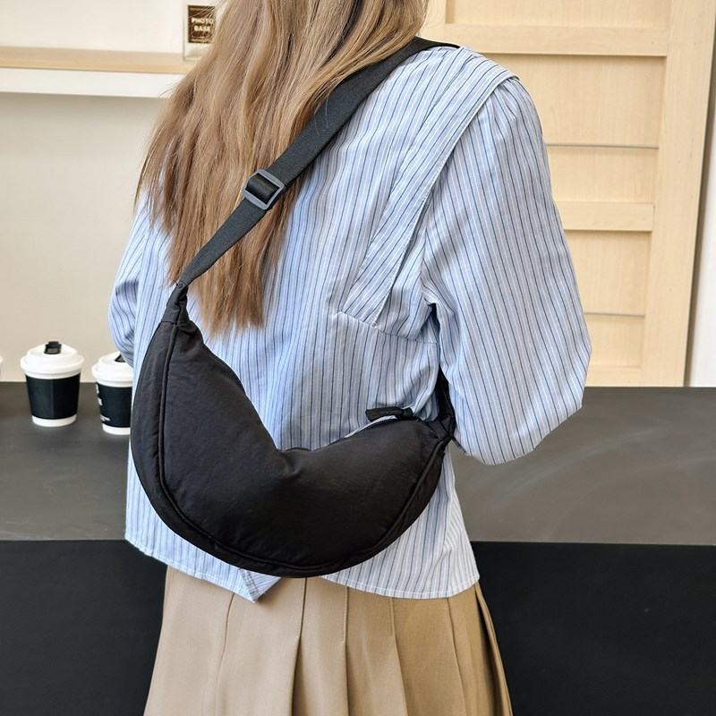 New lightweight and simple single-shoulder crossbody bag with large capacity corduroy dumpling bag, solid-color small underarm backpack for women's foreign trade details Picture