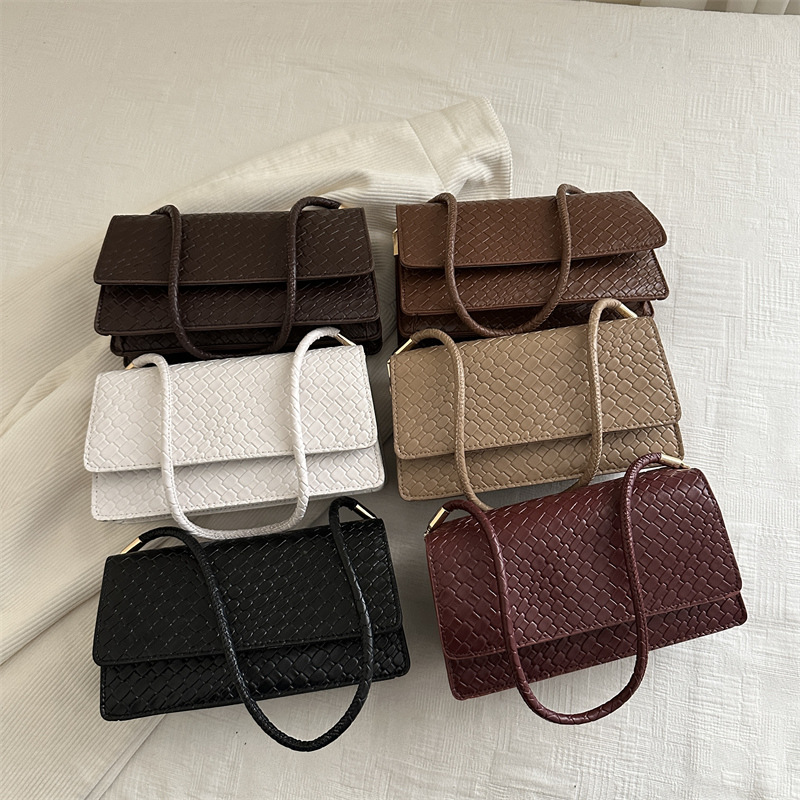 Spring New cross-border bag for women 2025 woven small square bag, high-end and niche handbag, commuting underarm bag Application Scenario