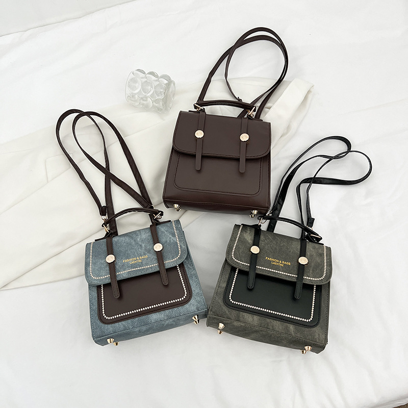 Cross-border Retro 2025 New Style Trendy student large-capacity casual multi-functional backpack, hand-carry commuting crossbody bag for women Application Scenario