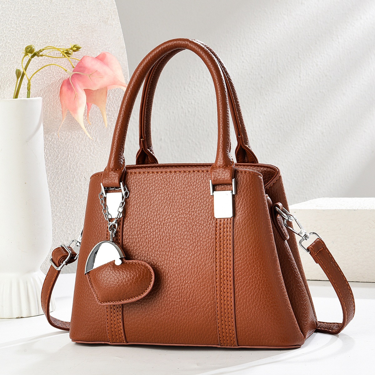 A new style of fashionable and stylish chain shell bag handbag, a new women's single-shoulder crossbody bag full figure