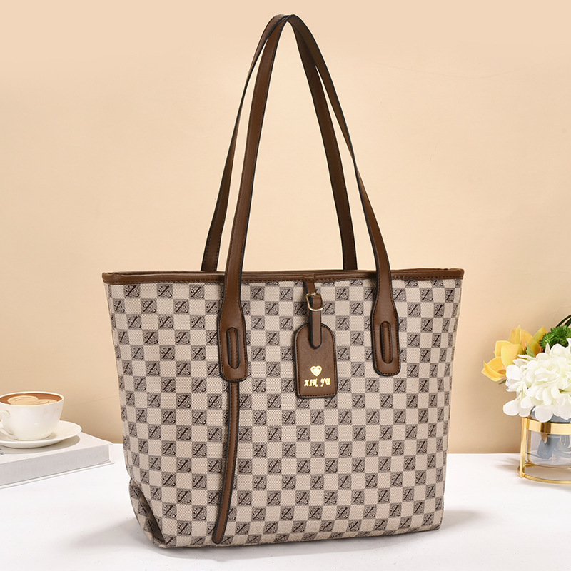 The new printed checkered bucket bag is a cross-border fashion handbag that is versatile, has a large capacity and a high-end feel. It is a single-shoulder crossbody bag Specification drawing