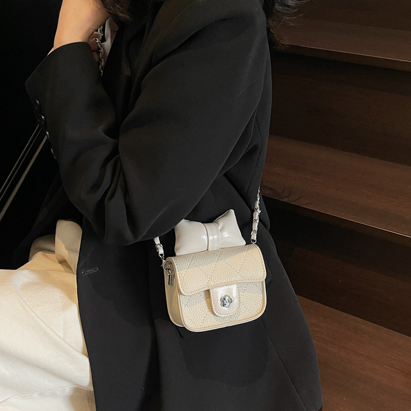 The 2025 new mini Chanel-style diamond-shaped chain bag is a stylish solid color versatile single-shoulder bag and a simple crossbody bag Specification drawing