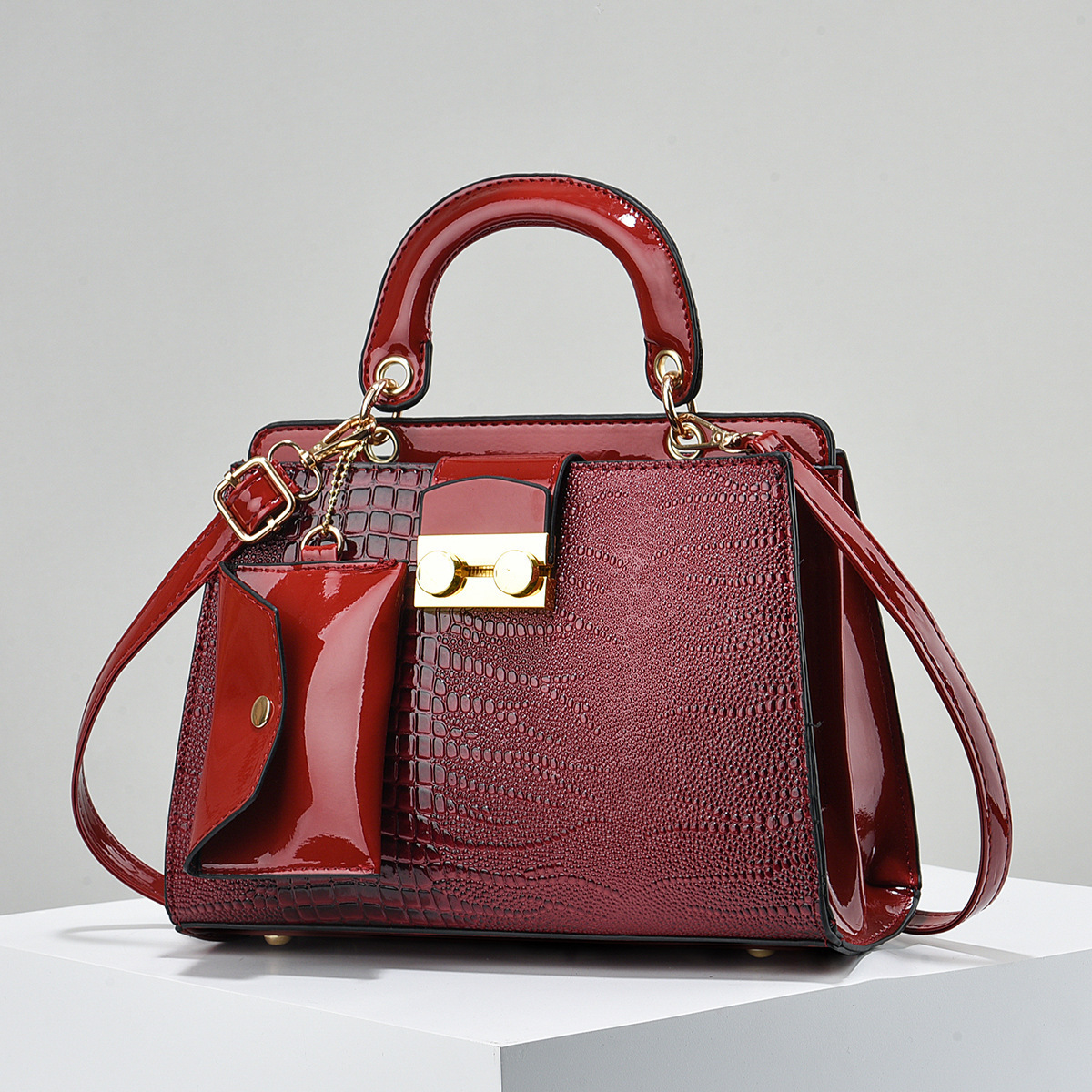 New 2023 Women's bag style Lizard pattern two-piece set, simple and elegant European and American trend single-shoulder crossbody handbag Application Scenario