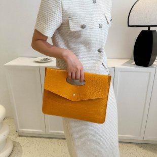 Retro and fashionable clutch bag, simple tote bag, Korean version 2025 new style casual large-capacity trendy envelope bag Item Picture