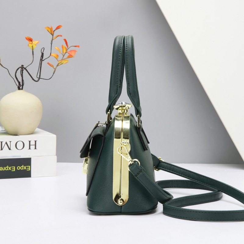 Ladies' handbag 2025 new style simple steel clip bag large capacity single-shoulder crossbody bag Korean version women's bag one-piece consignment Application Scenario