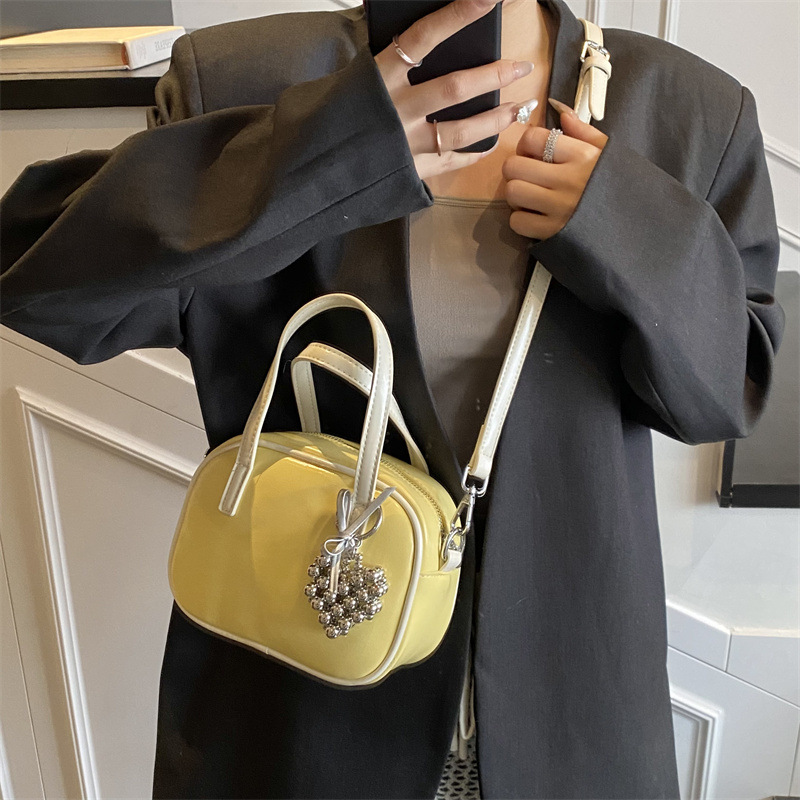 Cross-border trendy and stylish hand-held pillow bag for women, 2025 new Korean style fashionable single-shoulder bag, niche design crossbody bag Specification drawing