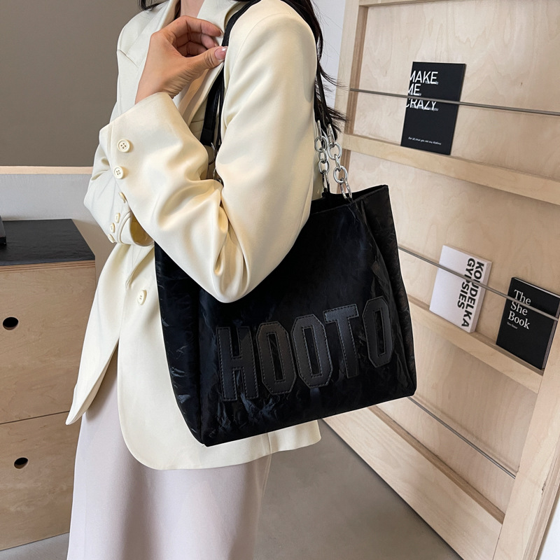 Casual women's 2024 new style, trendy and versatile single-shoulder bag, large-capacity tote bag, school and commuting handbag Application Scenario