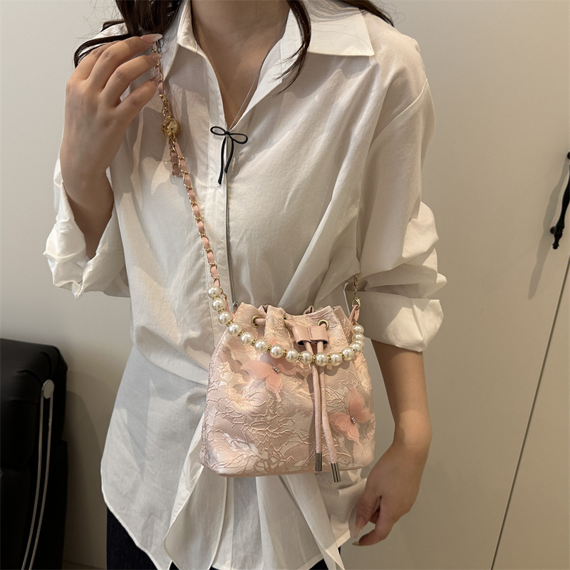 Chinese trend 2025 New cheongsong-style pearl handbag, stylish bucket, single-shoulder crossbody small bag for women Specification drawing