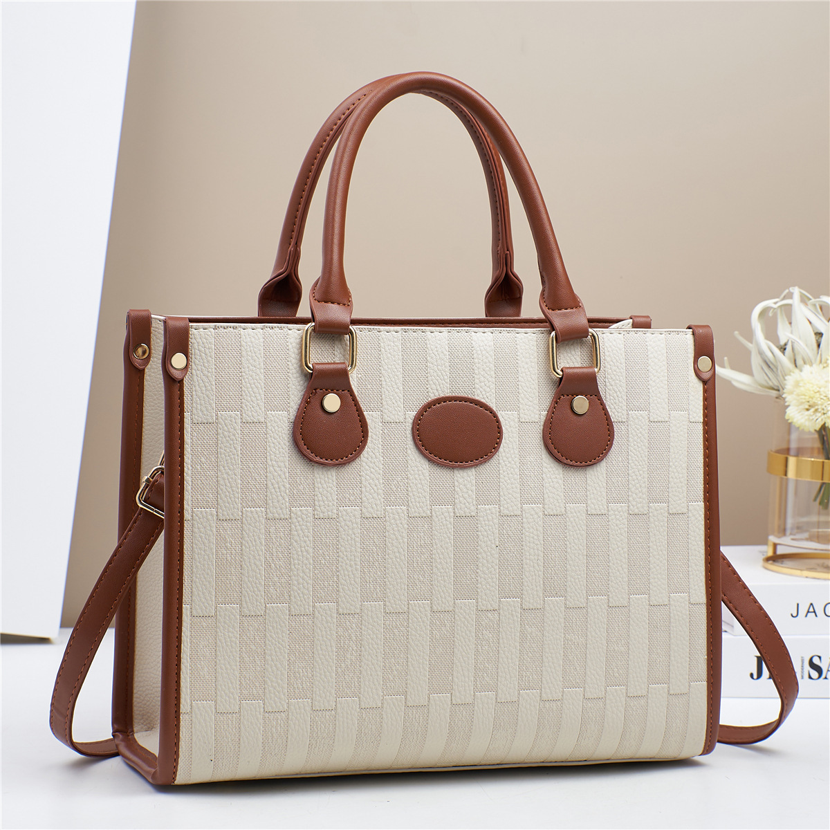 New large-capacity, fashionable and versatile women's bag, simple and trendy color-blocked handbag, simple and elegant women's bag with foreign trade quality full figure