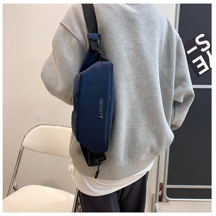 New cross-border motorcycle-style backpack 2025 Spring large-capacity trendy crossbody bag, niche quality dumpling bag Specification drawing