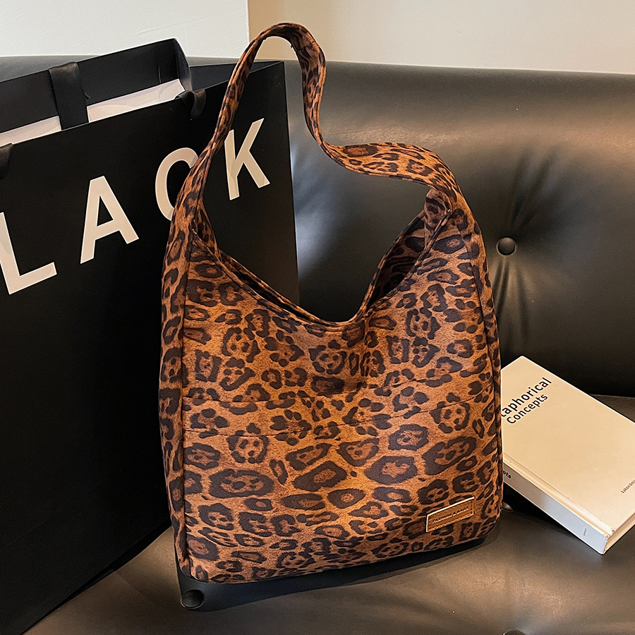 Leopard print women's large-capacity 2024 new casual single-shoulder shopping bag, trendy and versatile, a tote bag for work and commuting full figure