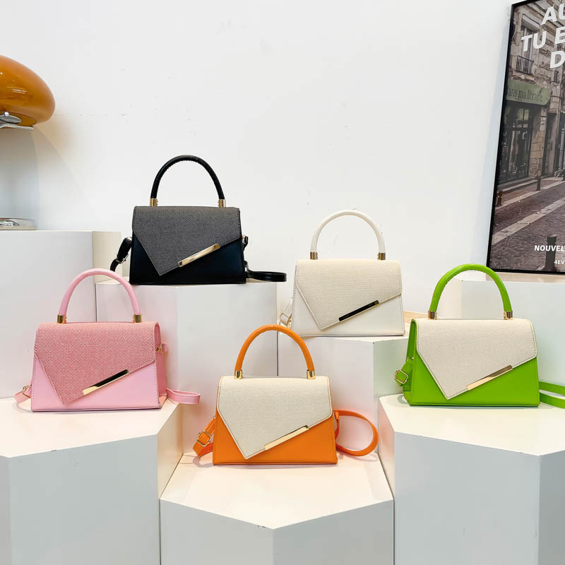 A new Korean-style patchwork small square bag for women in 2025, a stylish and simple single-shoulder crossbody bag with contrasting colors Application Scenario