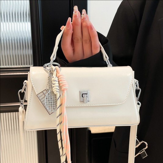 High-end and fashionable hand-held small square bag for women 2025 new trendy and fashionable single-shoulder bag, casual and versatile crossbody bag full figure