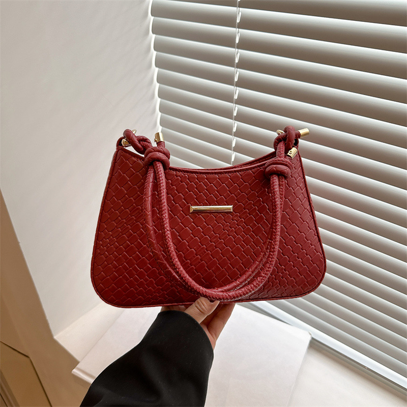Fashionable and trendy small square bag for women, Korean style Instagram simple and casual single-shoulder bag, Spring 2025 niche design underarm bag full figure