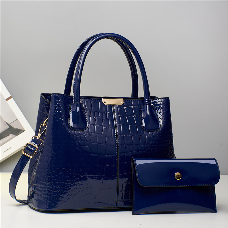 Cross-border best-selling women's bag 2024 Autumn/Winter new handbag, women's fashion crocodile pattern single-shoulder crossbody bag Application Scenario