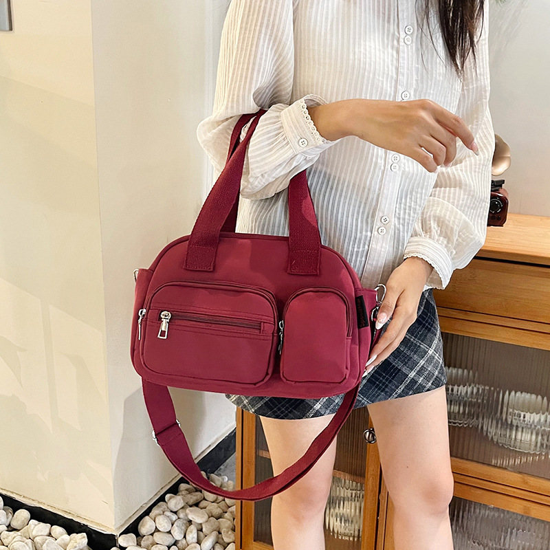 A large-capacity dry-wet separated single-shoulder bag for commuting and leisure, with a stylish and stylish look when going out details Picture