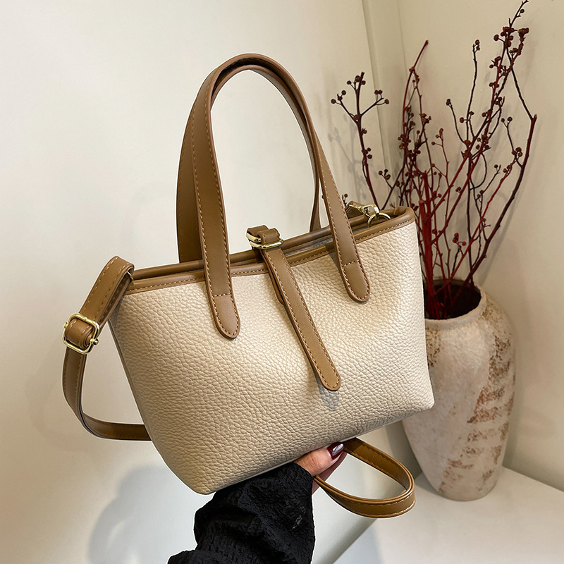High-end texture large-capacity tote bag, women's 2024 new crossbody bag, retro single-shoulder bag, commuting handbag full figure