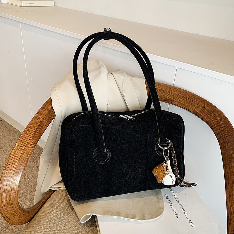 Fashionable, retro and high-end quality underarm bag for women, 2024 new simple large-capacity tote bag, single-shoulder commuter bag details Picture