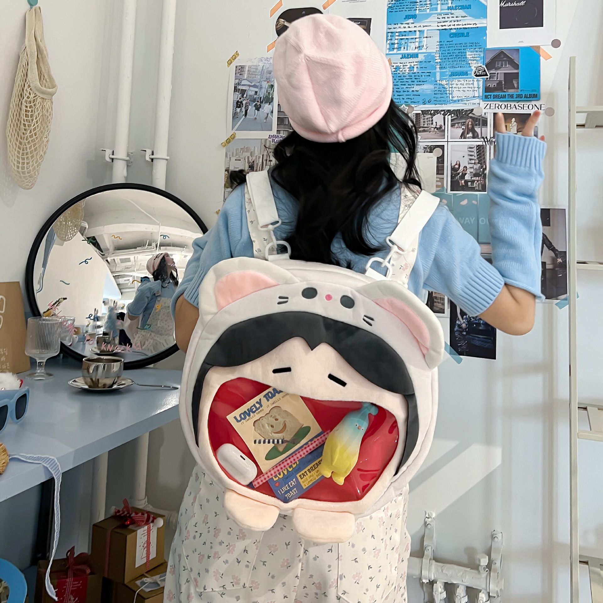 Wholesale of Japanese-style cartoon Hatsune Miku 2D girl heart double-backlit crossbody bag doll backpacks and transparent coin purges full figure