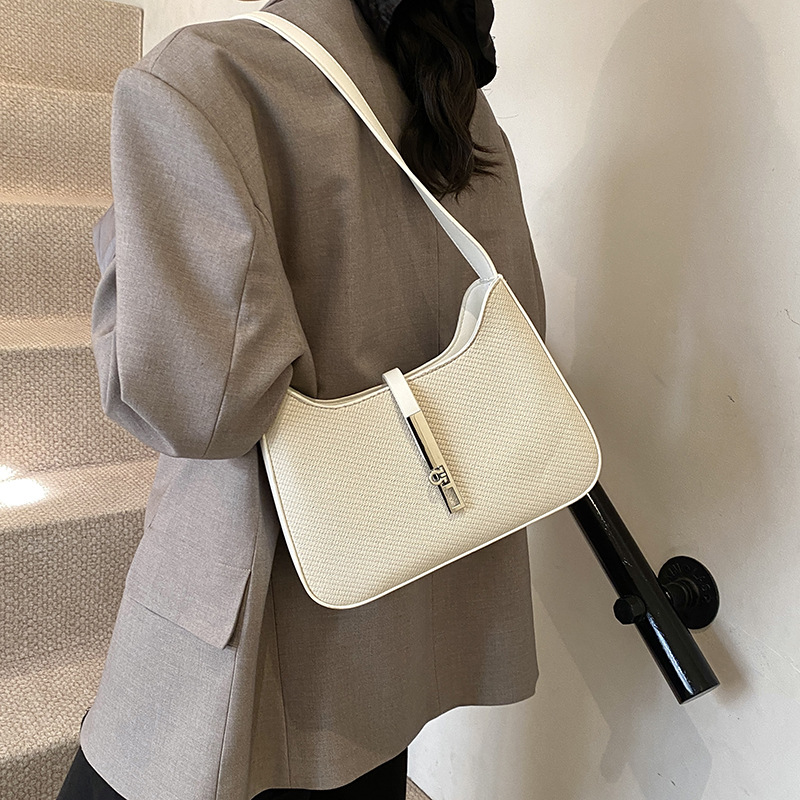This is a new, fashionable and versatile single-shoulder underarm bag for women with a niche design in 2025. It exudes a sense of sophistication and is casual and simple full figure