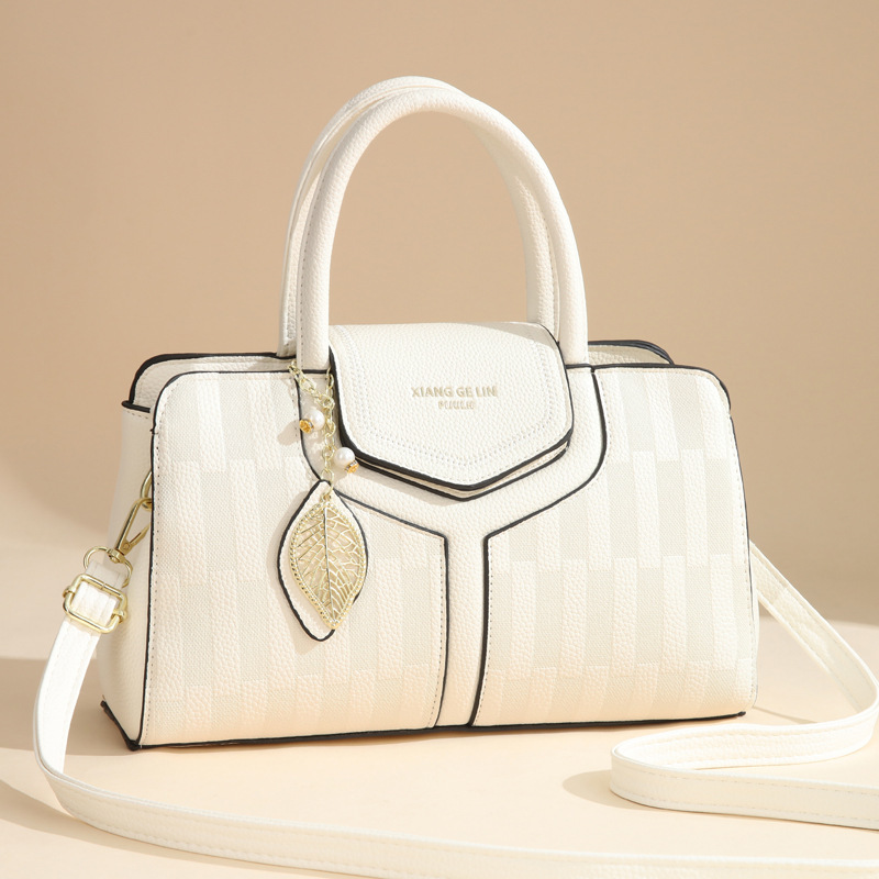 Embossed large-capacity Boston hand-held women's bag, a fashionable and trendy women's bag for 2025, a new soft leather single-shoulder bag with a high-quality texture Specification drawing