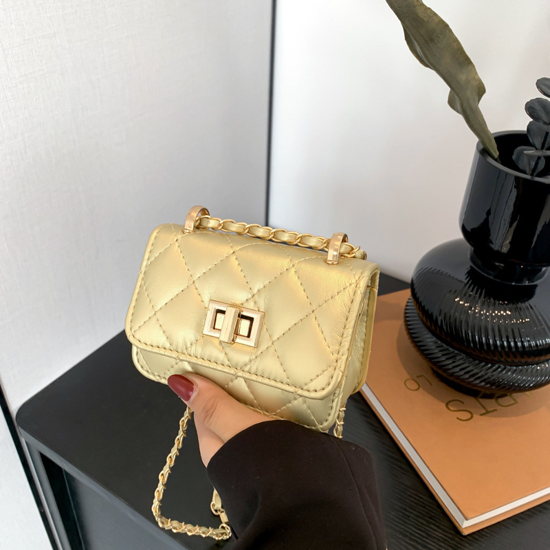 Cross-border diamond-shaped solid color chain small square bag 2024 new trendy and fashionable single-shoulder bag, simple and stylish crossbody women's bag full figure