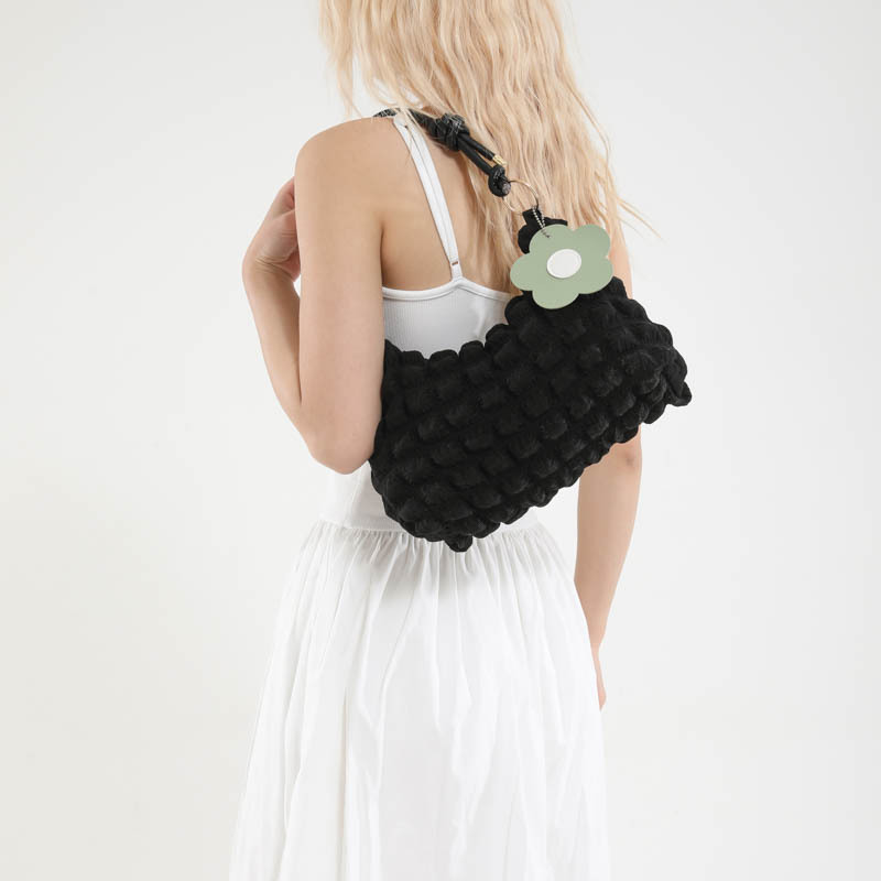 A 2025 new style crossbody bag for women, featuring a large pleated capacity, fashionable Korean style, and a fresh and simple knot shoulder strap details Picture