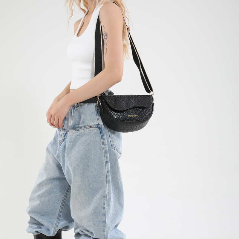 Large-capacity, fashionable single-shoulder, underarm women's texture 2025 new style, trendy retro and individual woven pattern crossbody saddle bag Specification drawing