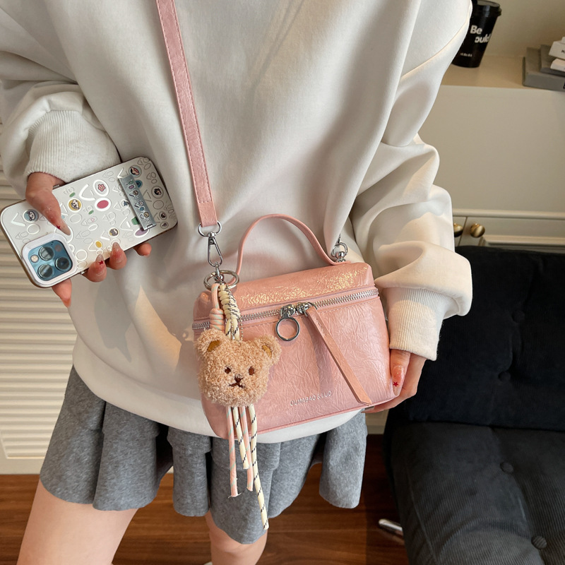 The 2025 new stylish and versatile commuting hand-held small square bag for women, solid color, stylish and high-quality solid color single-shoulder crossbody bag Specification drawing