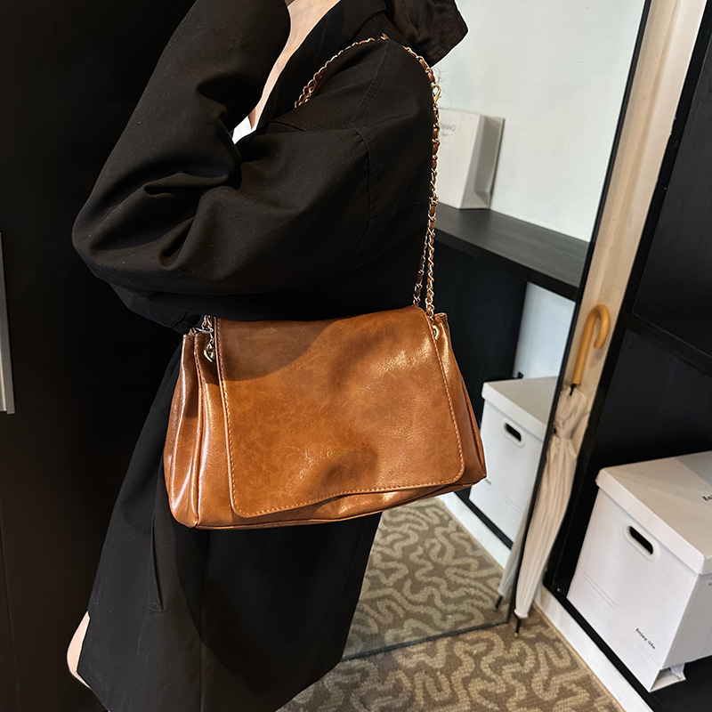 This year's popular bag is a versatile and retro single-shoulder 2024 new Korean-style fashionable crossbody bag with a large capacity for commuting Specification drawing