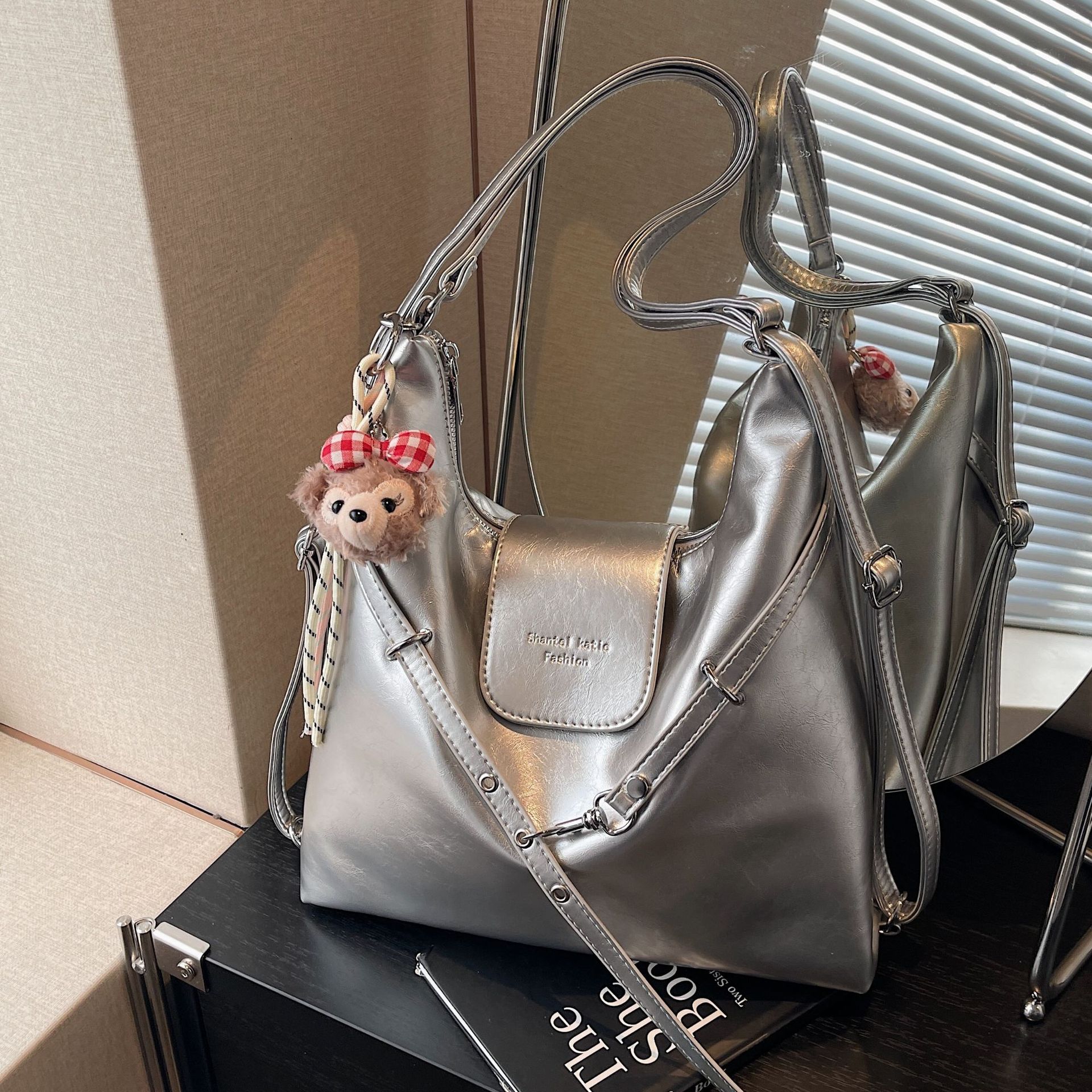 Large-capacity backpack for women, 2025 new style fashionable commuting bag, versatile single-shoulder tote bag, multi-purpose underarm women's bag full figure