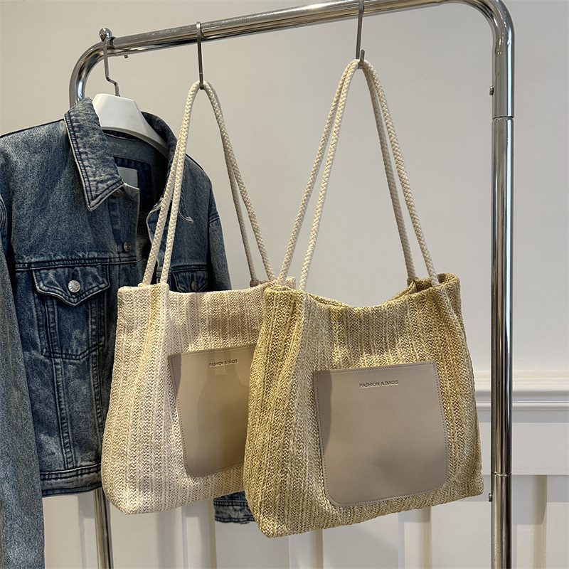 Summer spliced large-capacity woven straw bag, new women's texture, relaxed single-shoulder beach vacation bag Application Scenario