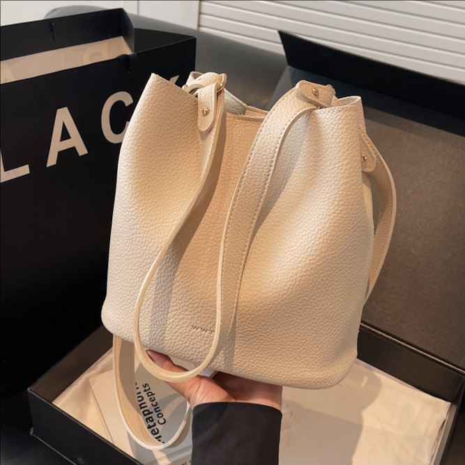 Cross-border retro large-capacity commuter bucket bag for women, 2025 new style simple handbag, high-end crossbody bag full figure