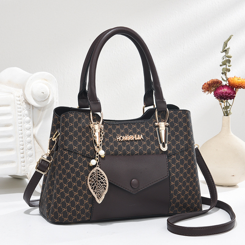 A best-selling single-shoulder crossbody bag from a women's manufacturer, fashionable and versatile for foreign trade. A new large bag bestseller for women in the autumn of 2025 full figure