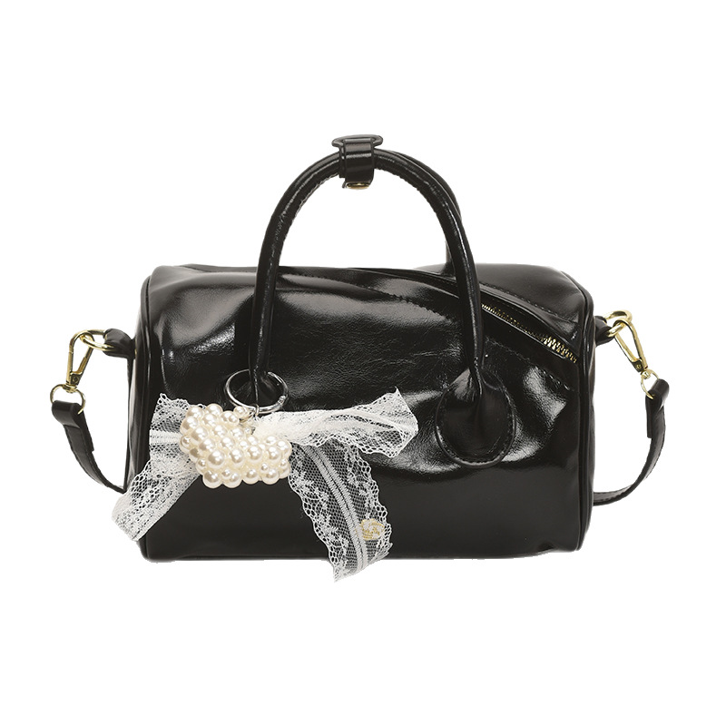 This is a trendy Boston handbag designed for women in 2025. It is a simple and versatile solid color single-shoulder crossbody bag for summer Item Picture
