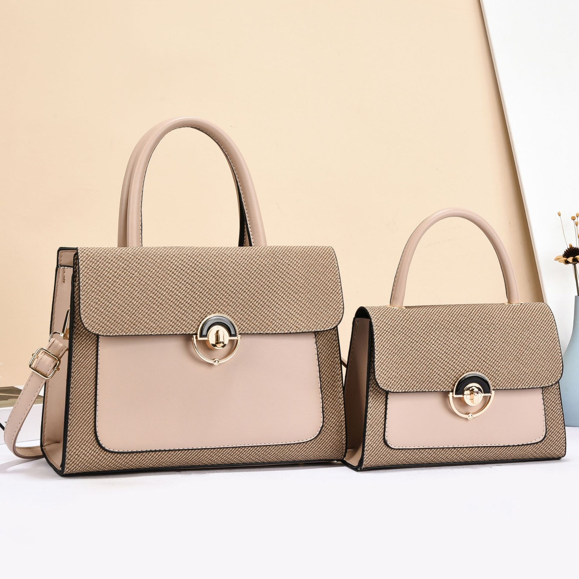 The new Korean version bag is trendy, simple, versatile, elegant and has a large capacity. It is a cross-border fashionable crossbody single-shoulder women's bag Application Scenario