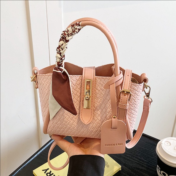 Women's fashionable handbag, vegetable basket, bucket bag, 2025 new style versatile shoulder bag, stylish woven crossbody bag full figure