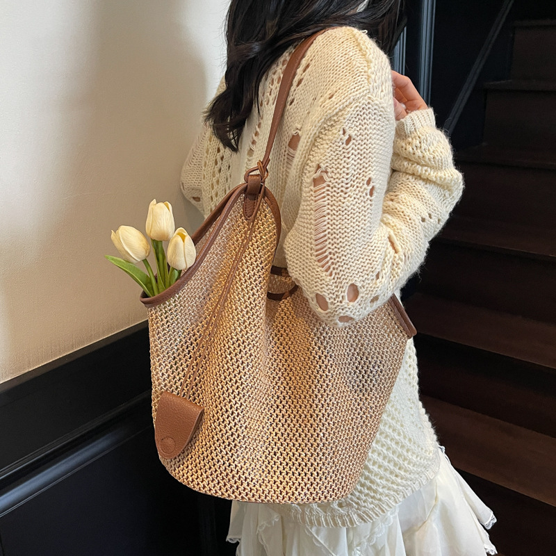 Cross-border beach vacation straw woven bag, lightweight tote bag, new underarm bag, Korean-style handbag, large capacity single-shoulder bag full figure