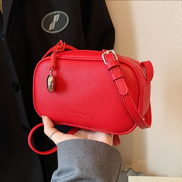 Solid color lychee pattern simple pillow bag for women, new Spring/Summer 2025, stylish, versatile and high-end single-shoulder crossbody bag full figure