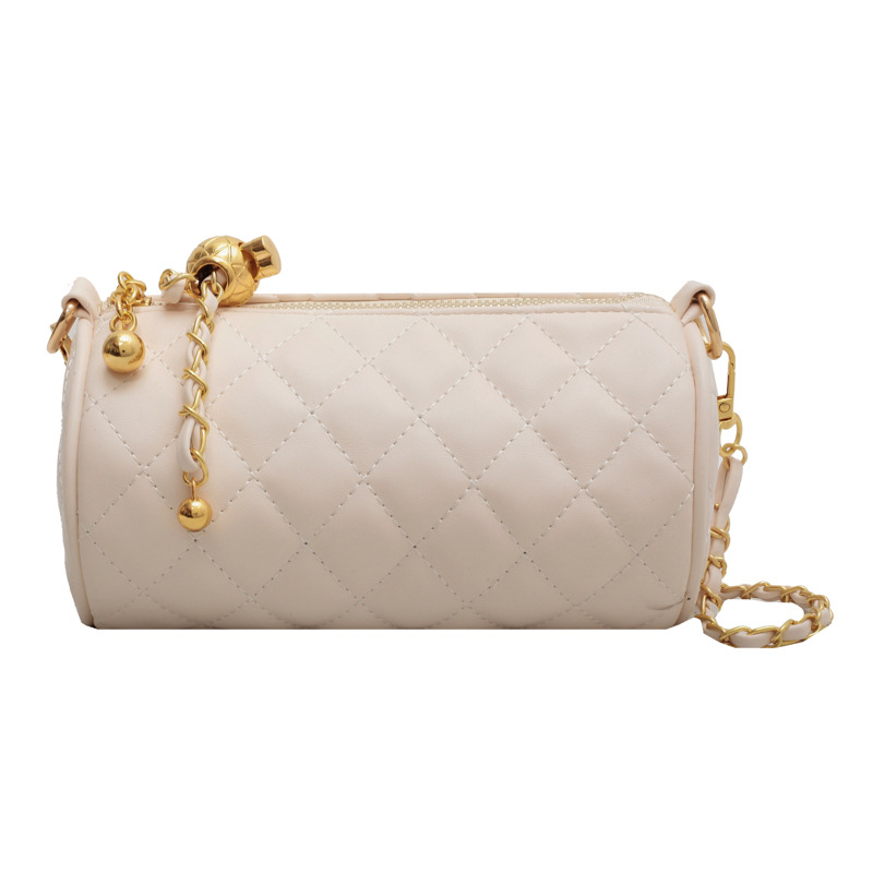 The diamond-shaped cylinder bag for women in 2024 is a new, trendy and stylish style. It is a versatile chain crossbody bag and a fashionable single-shoulder pillow bag Item Picture