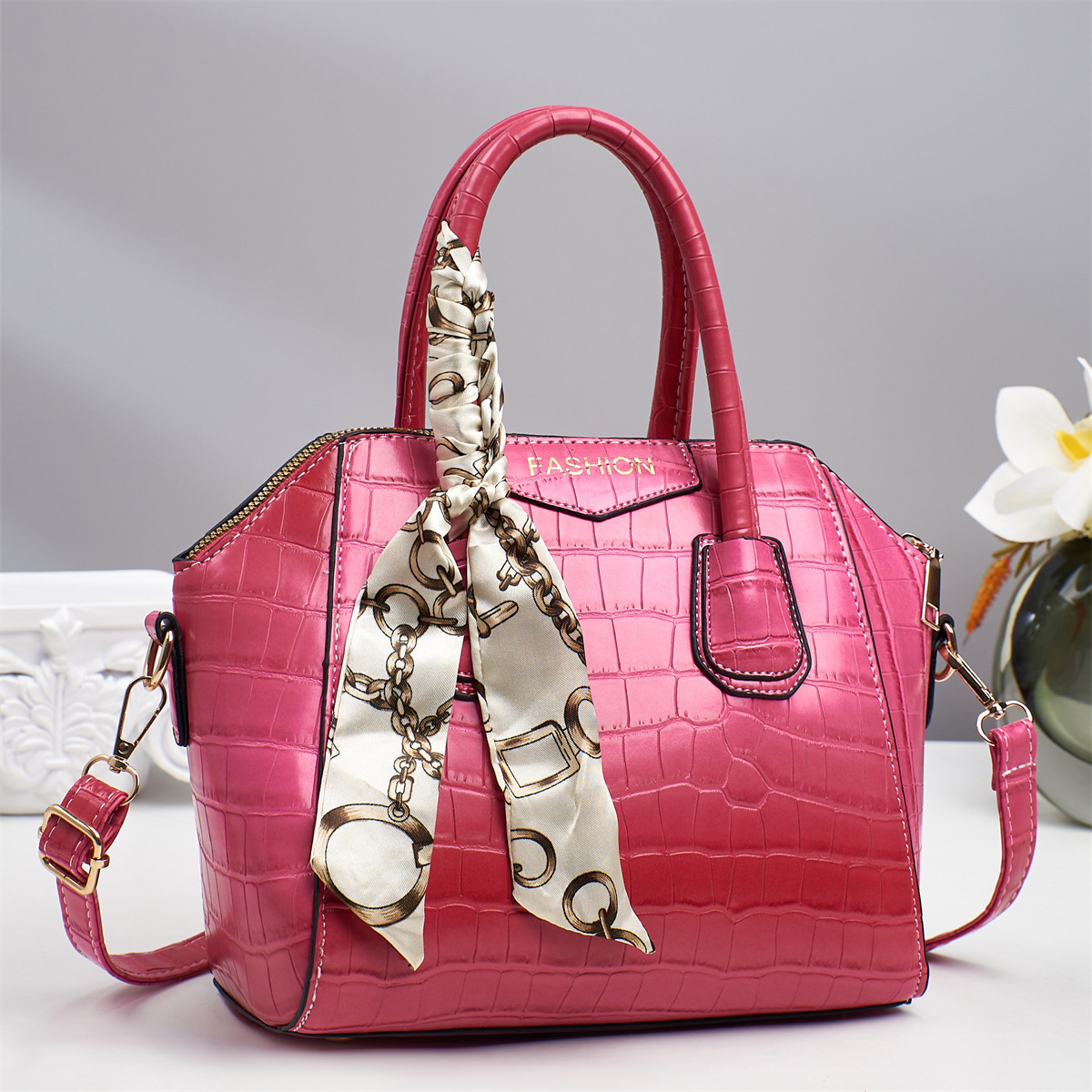 High-end patent leather crocodile pattern shell bag, 2025 new fashion bag, single-shoulder bag, slanted and elegant silk scarf handbag Application Scenario
