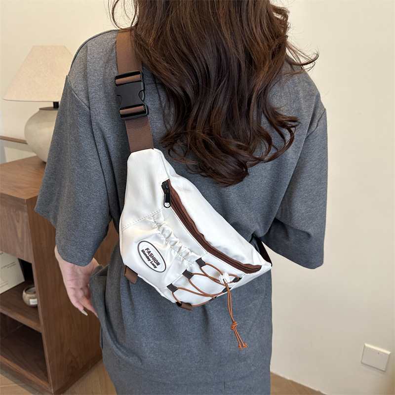 Japanese-style retro color-blocking saddle bag, women's Korean-style niche design crossbody bag, sporty and casual dumpling bag details Picture
