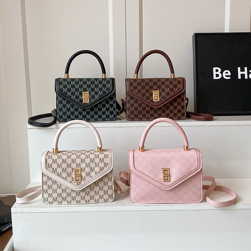 Cross-border high-end small square bag 2025 Spring New Style Fashionable and versatile women's single-shoulder bag, crossbody bag, hand-held small bag Application Scenario