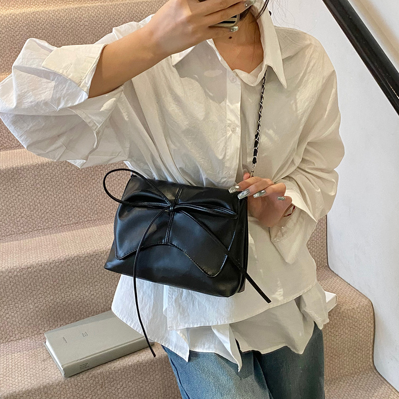 Balley-style women's bag 2025 new style, fashionable and versatile shoulder bag, high-end silver chain crossbody bag details Picture