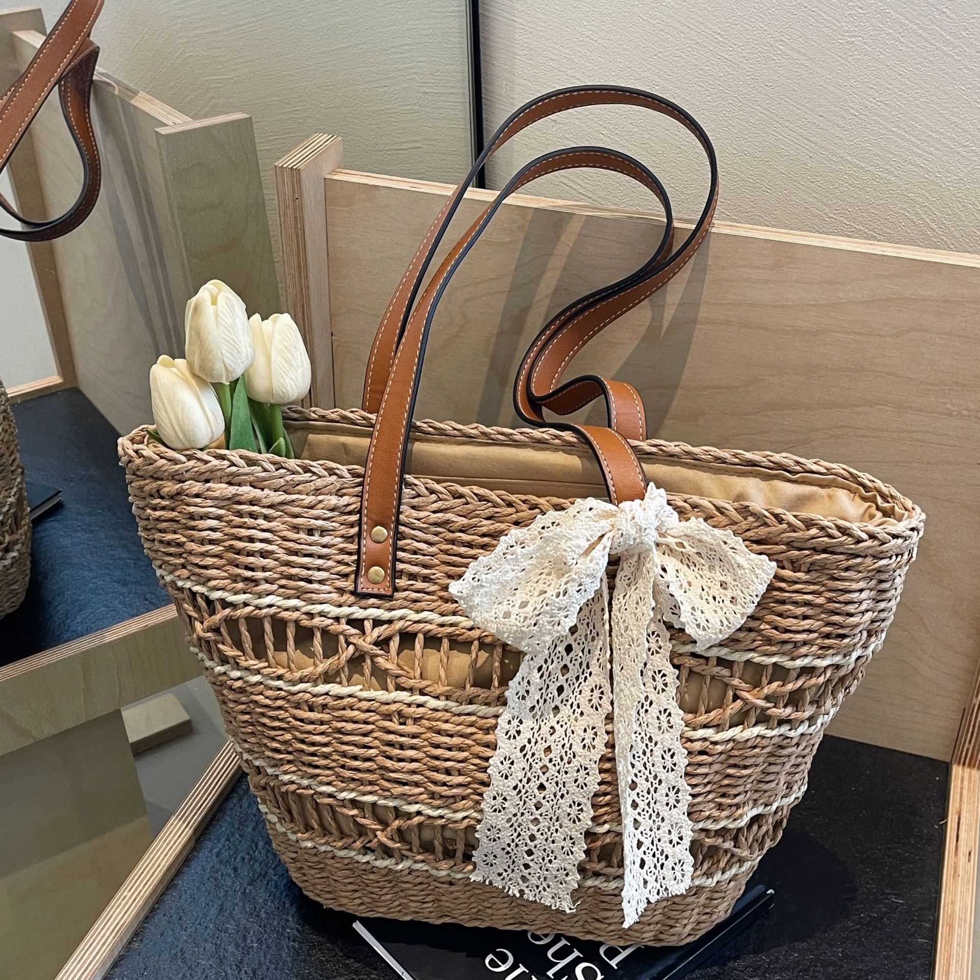 Large-capacity straw woven bag for women, 2025 new summer fashion basket bag, beach woven single-shoulder tote bag full figure