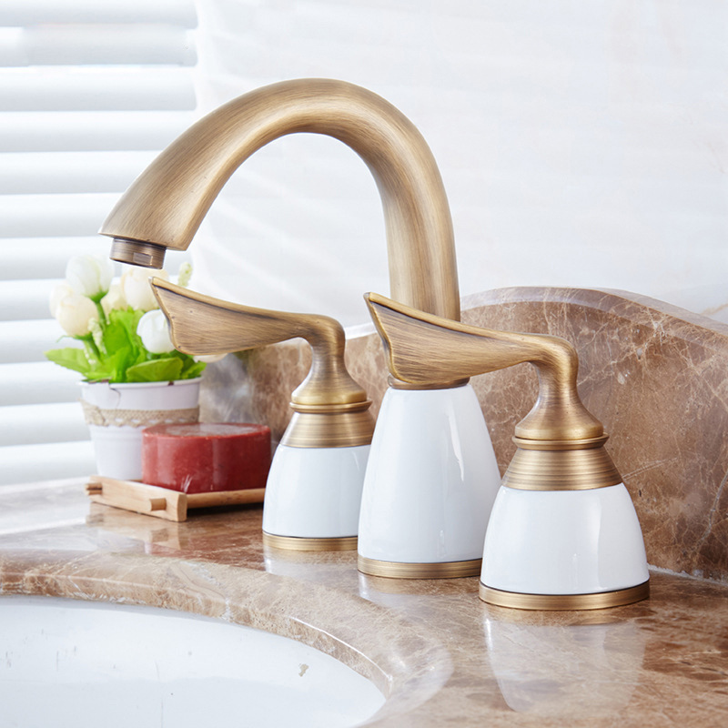 Three-hole antique faucet washbasin, all-copper washbasin, European-style antique three-hole washbasin, cold and hot water faucet full figure