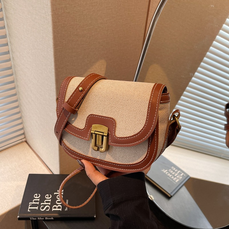 The 2025 summer new Korean niche color-blocking single-shoulder crossbody bag, a fashionable and retro saddle bag, and a versatile underarm bag full figure